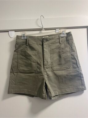 NWOT High-Rise Utility Pocket Shorts in Olive Green